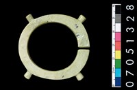 藏品(帶四突起玦形耳飾)的圖片