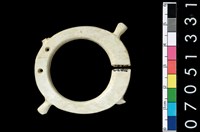 藏品(帶四突起玦形耳飾)的圖片