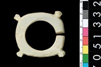 藏品(帶四突起玦形耳飾)的圖片