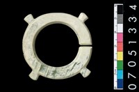 藏品(帶四突起玦形耳飾)的圖片