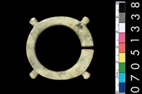 藏品(帶四突起玦形耳飾)的圖片