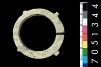 藏品(帶四突起玦形耳飾)的圖片
