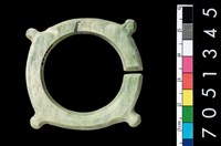 藏品(帶四突起玦形耳飾)的圖片