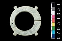 藏品(帶四突起玦形耳飾)的圖片