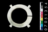 藏品(帶四突起玦形耳飾)的圖片