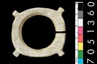 藏品(帶四突起玦形耳飾)的圖片