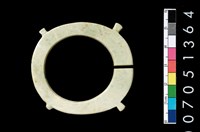 藏品(帶四突起玦形耳飾)的圖片