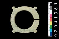 藏品(帶四突起玦形耳飾)的圖片