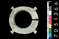 藏品(帶四突起玦形耳飾)的圖片