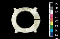 藏品(帶四突起玦形耳飾)的圖片