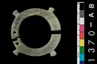 藏品(帶四突起玦形耳飾)的圖片