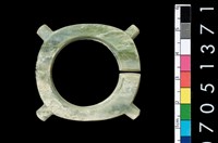 藏品(帶四突起玦形耳飾)的圖片