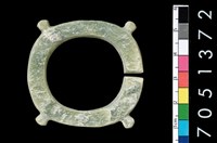 藏品(帶四突起玦形耳飾)的圖片