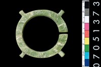 藏品(帶四突起玦形耳飾)的圖片