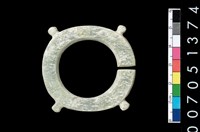 藏品(帶四突起玦形耳飾)的圖片