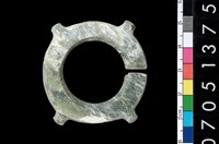 藏品(帶四突起玦形耳飾)的圖片