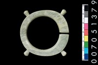 藏品(帶四突起玦形耳飾)的圖片