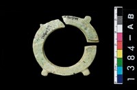 藏品(帶四突起玦形耳飾)的圖片