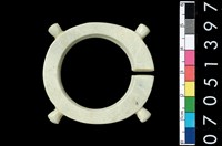 藏品(帶四突起玦形耳飾)的圖片