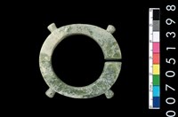 藏品(帶四突起玦形耳飾)的圖片