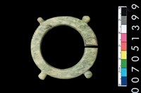 藏品(帶四突起玦形耳飾)的圖片