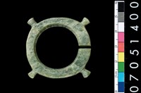 藏品(帶四突起玦形耳飾)的圖片