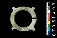 藏品(帶四突起玦形耳飾)的圖片