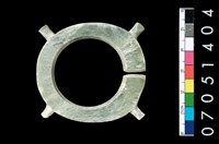 藏品(帶四突起玦形耳飾)的圖片