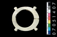 藏品(帶四突起玦形耳飾)的圖片