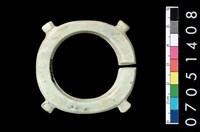 藏品(帶四突起玦形耳飾)的圖片