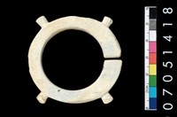 藏品(帶四突起玦形耳飾)的圖片