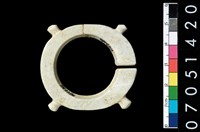 藏品(帶四突起玦形耳飾)的圖片