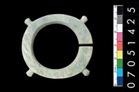 藏品(帶四突起玦形耳飾)的圖片