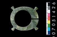 藏品(帶四突起玦形耳飾)的圖片