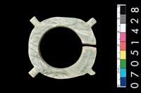 藏品(帶四突起玦形耳飾)的圖片