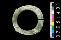 藏品(帶四突起玦形耳飾)的圖片