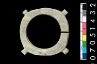 藏品(帶四突起玦形耳飾)的圖片