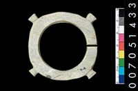 藏品(帶四突起玦形耳飾)的圖片