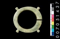 藏品(帶四突起玦形耳飾)的圖片