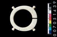 藏品(帶四突起玦形耳飾)的圖片