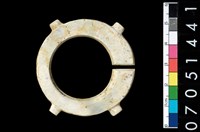 藏品(帶四突起玦形耳飾)的圖片