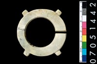 藏品(帶四突起玦形耳飾)的圖片