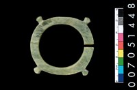 藏品(帶四突起玦形耳飾)的圖片