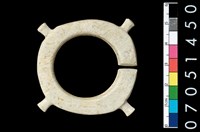 藏品(帶四突起玦形耳飾)的圖片