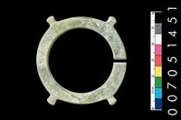 藏品(帶四突起玦形耳飾)的圖片