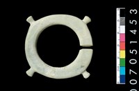 藏品(帶四突起玦形耳飾)的圖片