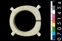 藏品(帶四突起玦形耳飾)的圖片