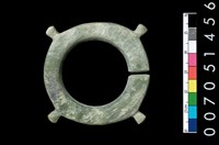 藏品(帶四突起玦形耳飾)的圖片