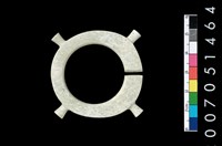 藏品(帶四突起玦形耳飾)的圖片