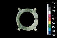 藏品(帶四突起玦形耳飾)的圖片